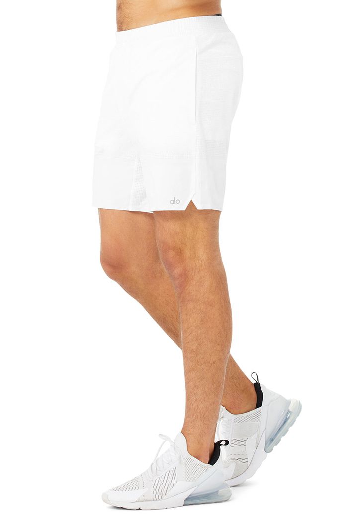 Short Alo Yoga 7" Traction Hombre Blancos | 469037YWM