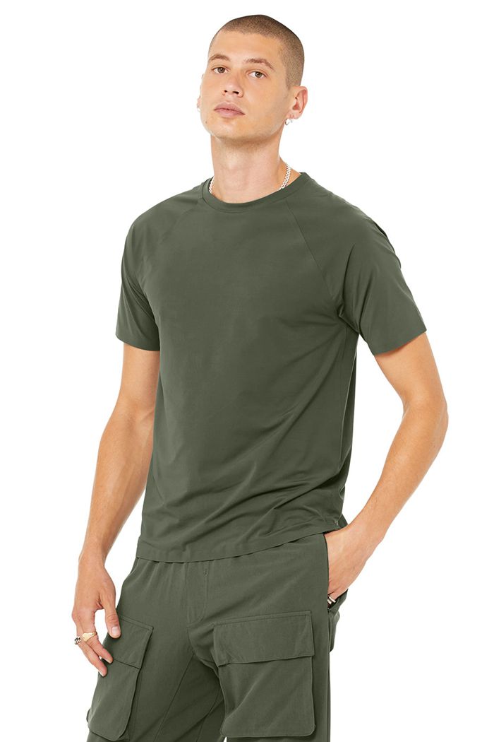 Short Sleeve Alo Yoga Idol Performance Tee Hombre Verdes Oscuro | 652091OHM