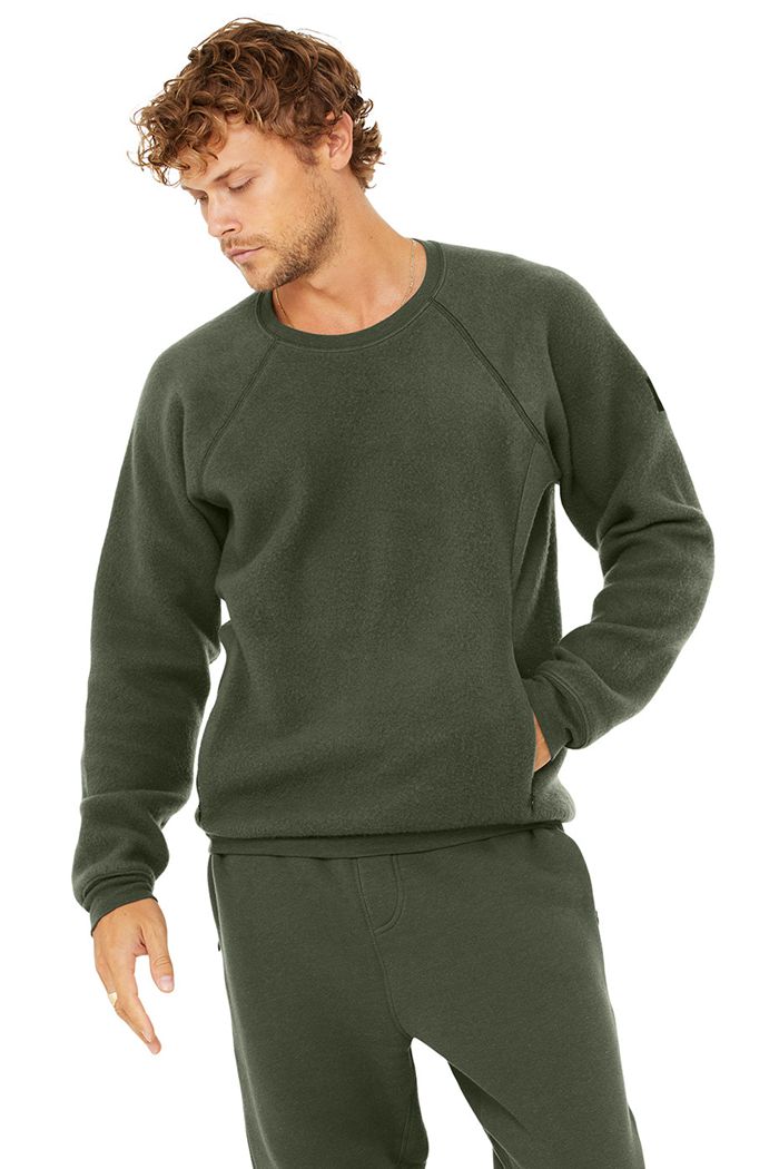 Long Sleeve Alo Yoga Triumph Crew Neck Sweatshirt Hombre Verdes Oscuro | 104573PWO