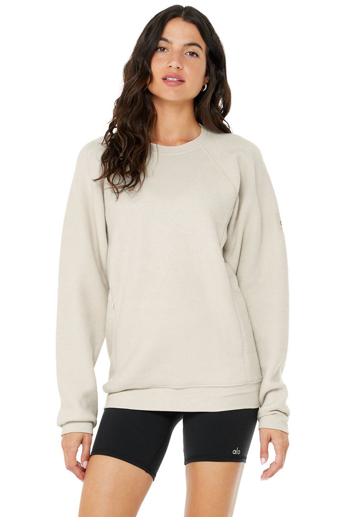 Long Sleeve Alo Yoga Triumph Crew Neck Sweatshirt Mujer Beige | 296135GUV