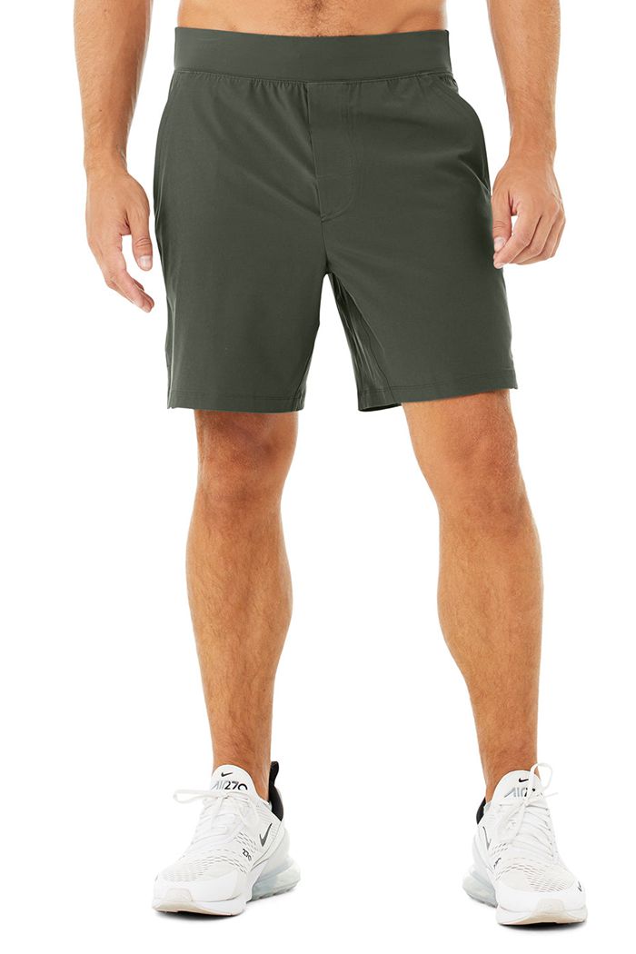 Short Alo Yoga 7\'\' Repetition Hombre Verdes Oscuro | 045683JIH