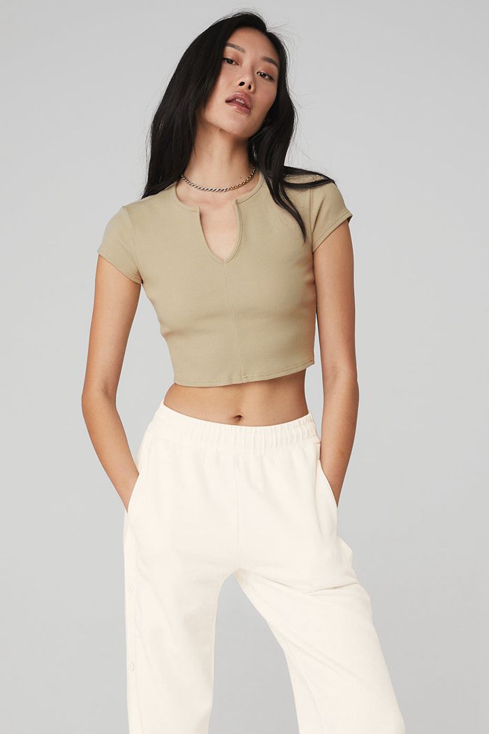 Short Sleeve Alo Yoga Ribbed Cropped Savvy Mujer Marrom | 916807TAL